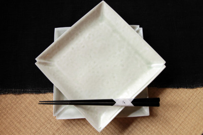熊本象　白磁違角正方皿　5,250円（税込）