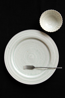 熊本象 白磁9寸プレート 10,500円(税込)