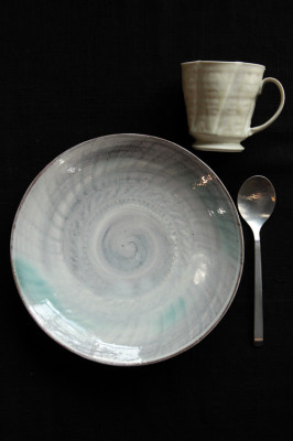 熊本象 櫛目緑彩8寸皿 8,400円(税込)